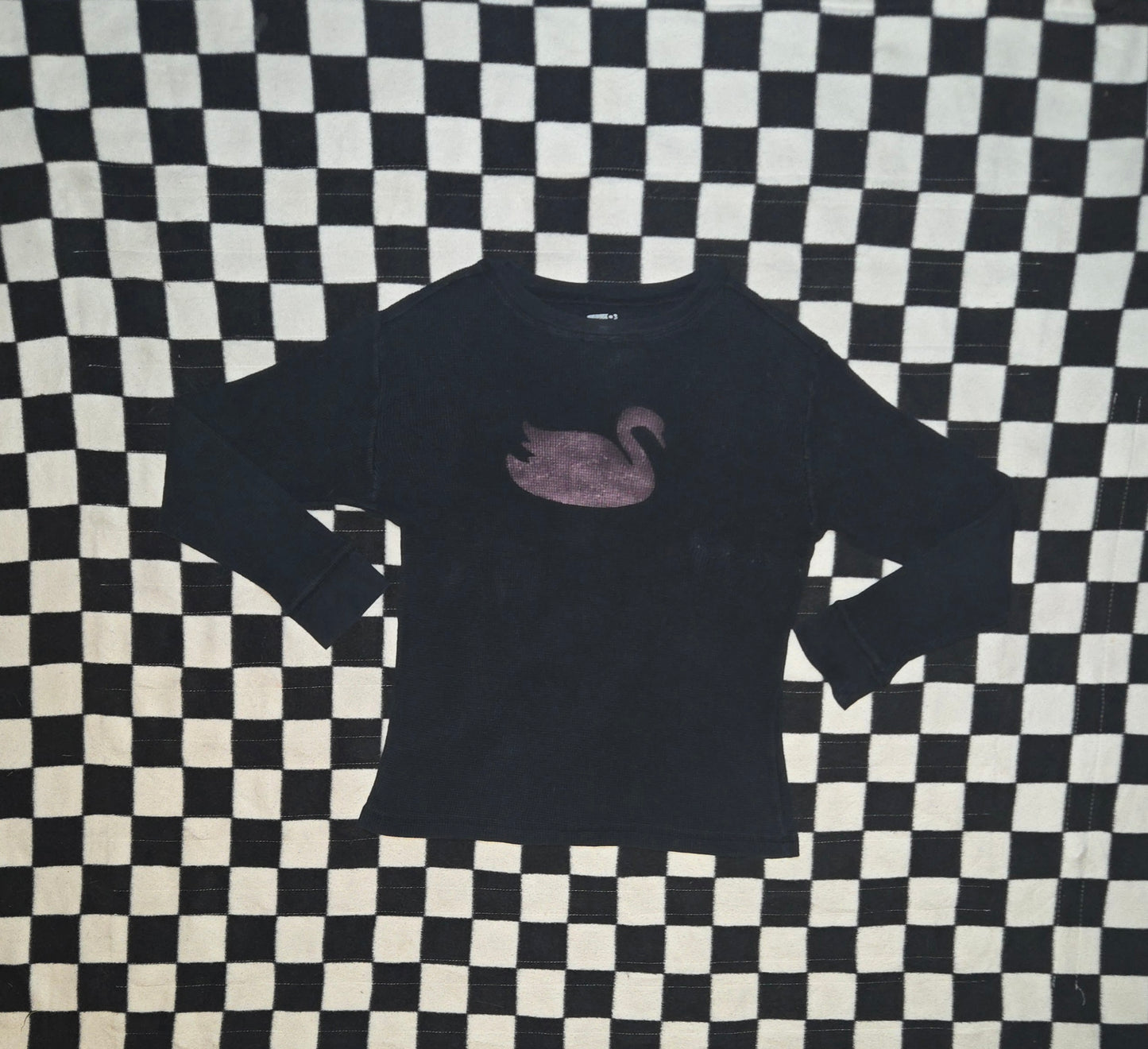 black and pink swan thermal